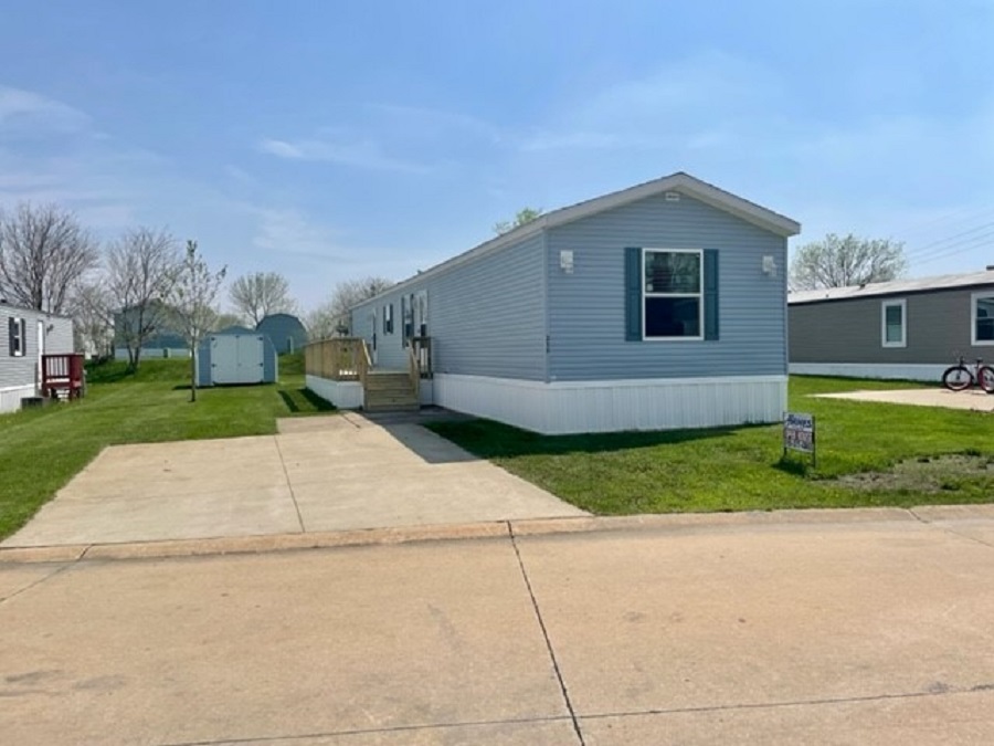 215 Elizabeth St SW Cedar Rapids, IA 52404