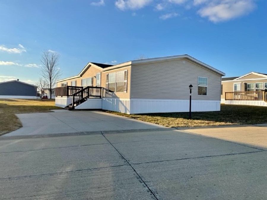 2504 Vicksburg St SW Cedar Rapids, IA 52404