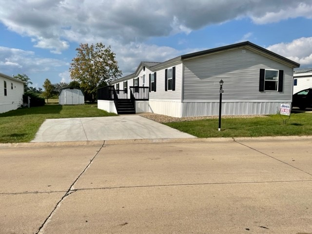 5438 Wabash St SW, Cedar Rapids, IA 52404