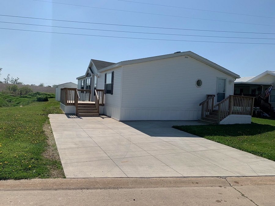204 Troy St SW Cedar Rapids, IA 52404
