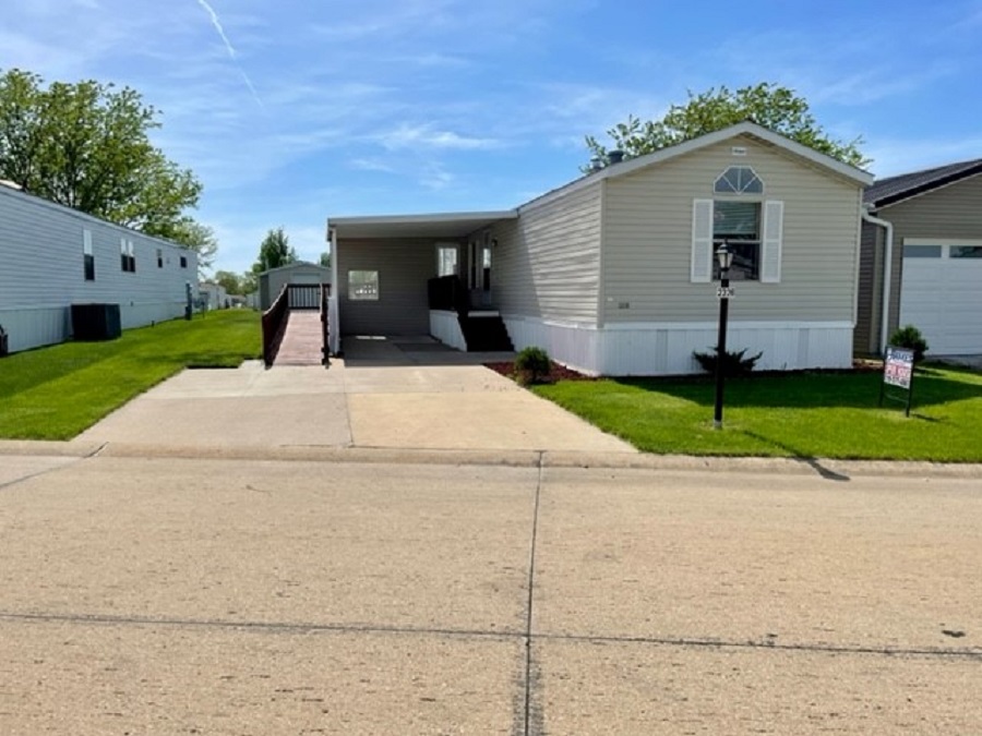 2326 Scottsdale St SW Cedar Rapids, IA 52404