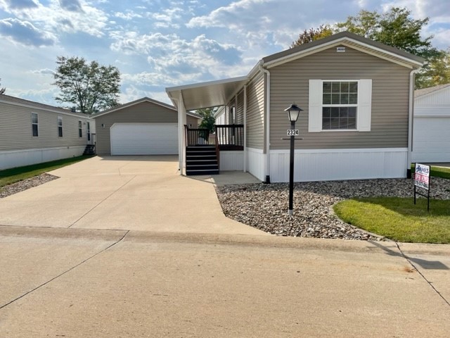 2324 Glacier St SW Cedar Rapids, IA 52404