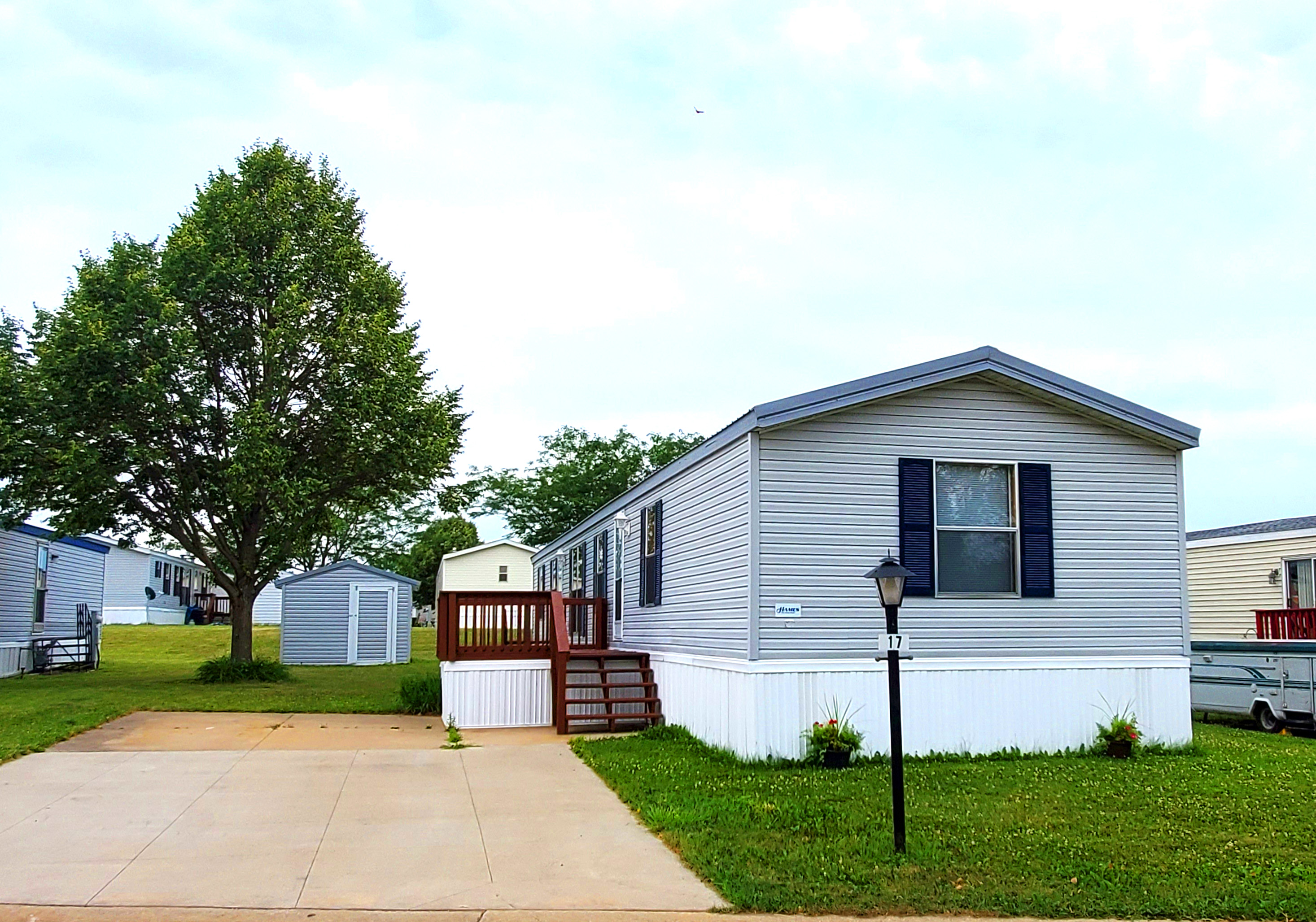 Refurbished singlewide with deck and new roof. We finance homes in Hames Communities