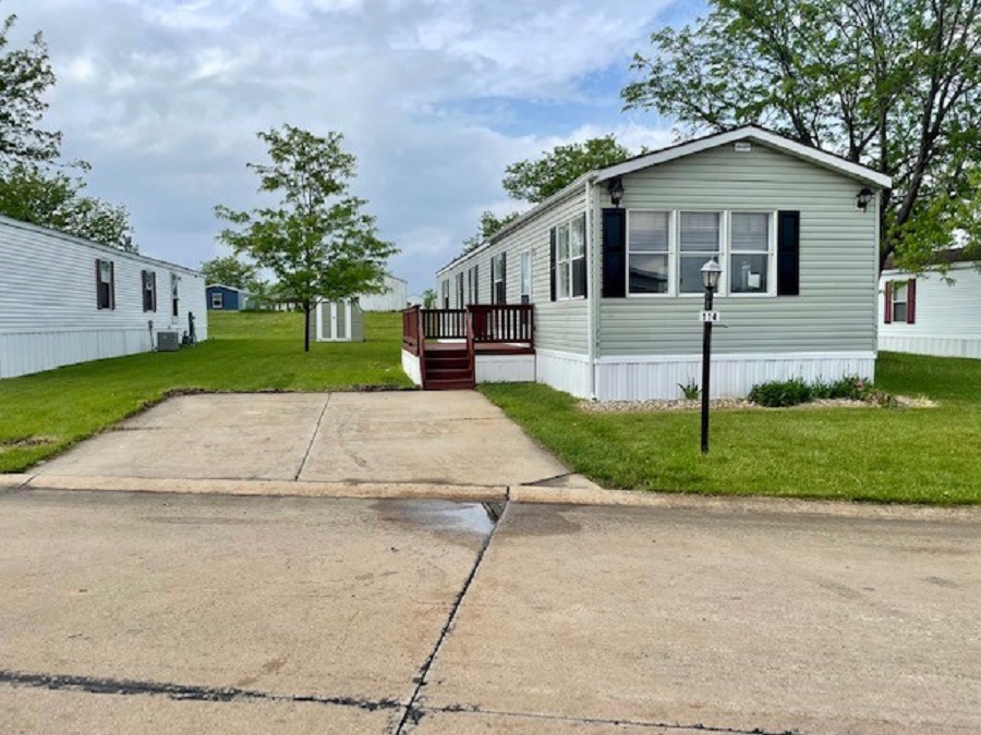 114 Cynthia St SW Cedar Rapids, IA 52404