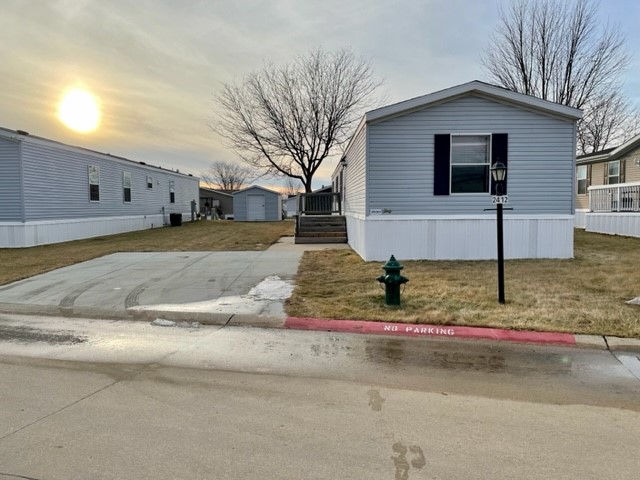 2412 Carlsbad St SW, Cedar Rapids, IA 52404