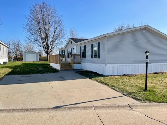 5711 Decatur St SW Cedar Rapids, IA 52404
