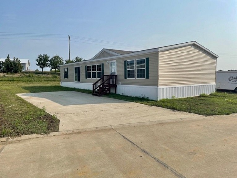 6404 Luke St SW Cedar Rapids, IA 52404