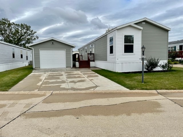 2317 Kelly St SW, Cedar Rapids, IA 52404